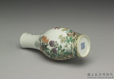 图片[3]-Olive-shaped vase with chrysanthemum in falangcai painted enamels, Qianlong reign (1736-1795), Qing dynasty-China Archive